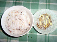 「しらすと大根おろしマヨ丼（黒米入り）」